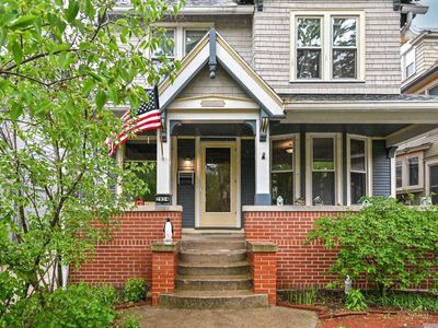 2834 North Hackett AVENUE