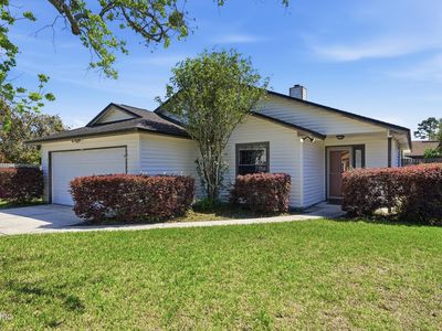 374 HICKORY HOLLOW Drive N