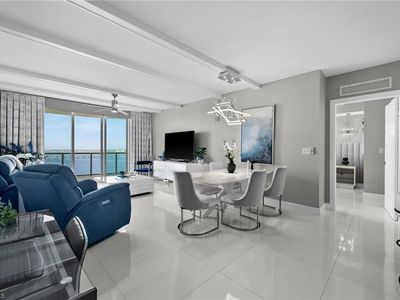 3000 Oasis Grand Blvd APT 2007