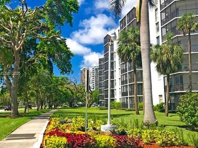 3475 N Country Club Dr APT 608