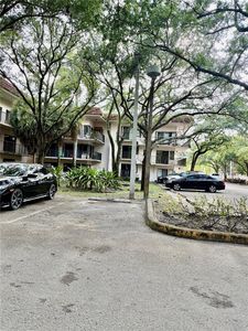 4725 SW 62nd Ave APT 104