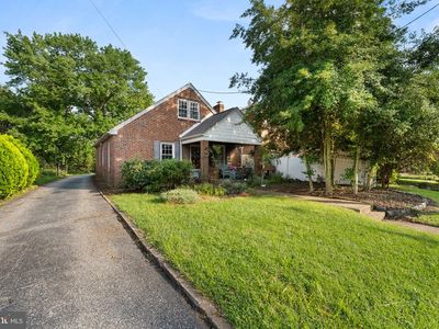 826 Woodlawn Ave