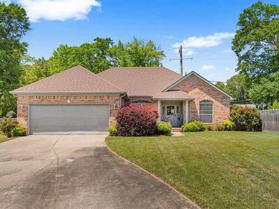1004 Colonial Dr