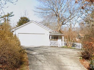 105 Amelia Dr