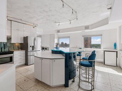 1225 Lasalle Ave APT 2307