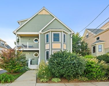 56 Hewlett St #1
