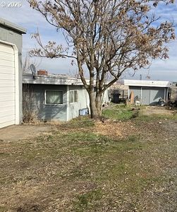 40 NE Mount Hebron Dr