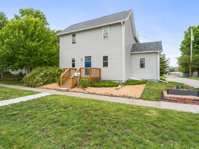 915 G Ave