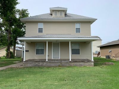 202 E 5th St