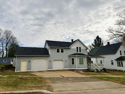 817 E A St