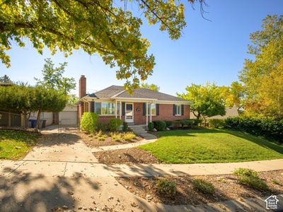 2514 E Yermo Ave