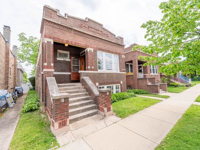 2323 Highland Ave
