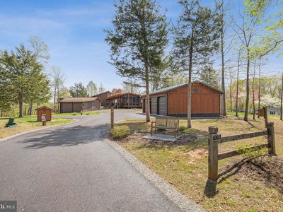 109 White Oak Dr