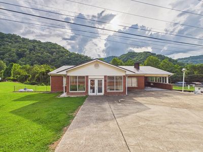 8737 Millard Hwy