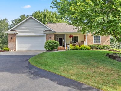 711 Cedar Pines Dr NE