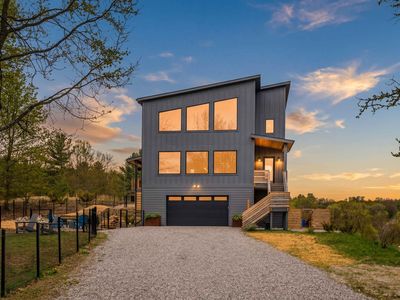 2810 Holiday Village Ct