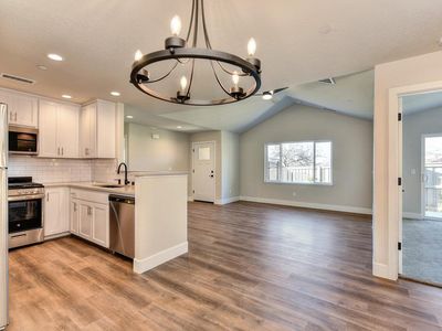 2727 Commons Pl