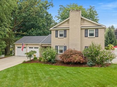 11 Lennox Dr