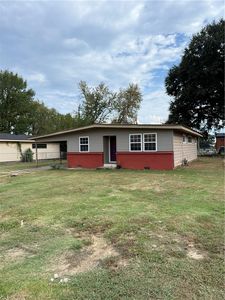 912 E F St
