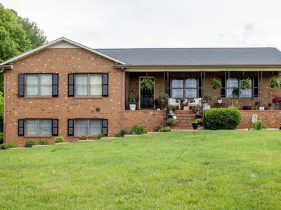 11 Meadowbrook Dr