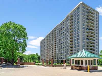 1 Bratenahl Pl APT 1207