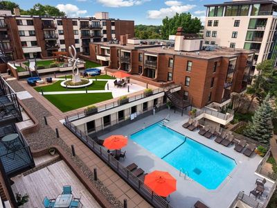 48 Groveland Ter #B304