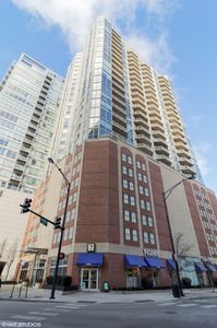 645 N Kingsbury St APT 2205