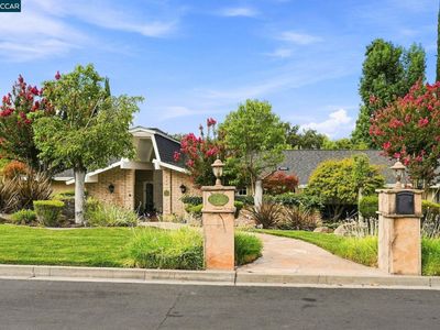 126 Peake Pl