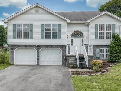 183 Royal Oaks Dr