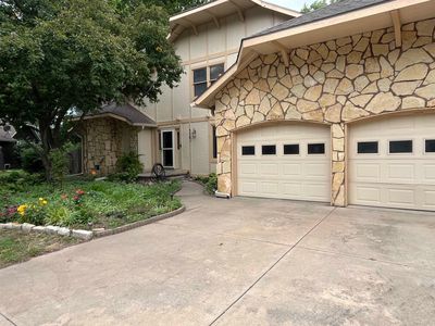 3261 N Hood Ct