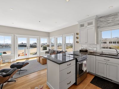 333-333R Commercial St Unit 3