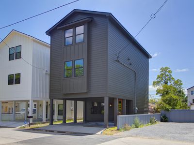 2009 Arbutus Ave