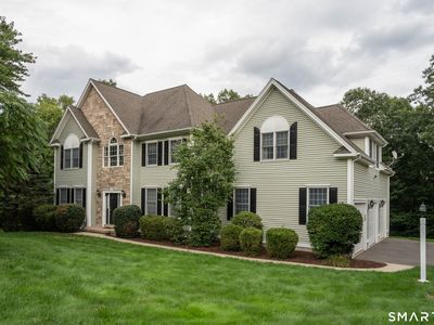 16 Hendrickson Lane