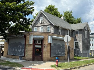 76 Dickinson St