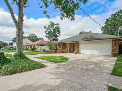 8724 Melrose Ln