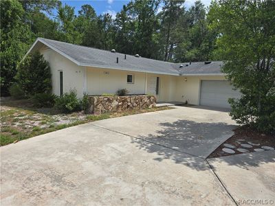 1 Holly Ct