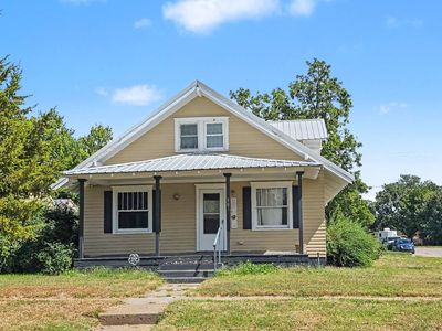 301 W 3rd St
