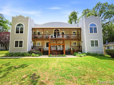 7374 N Shore Dr