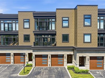 266 Lakefront Blvd