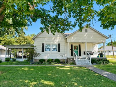 302 James St