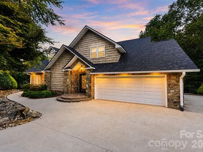 6047 Chaucer Ln
