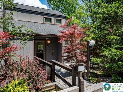 303 Cross Country Ln