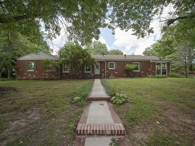 825 E University Street