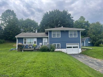 8 Regina Ln