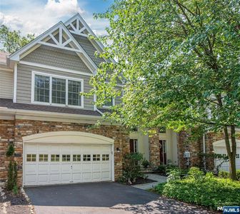 14 N Shadow Ln