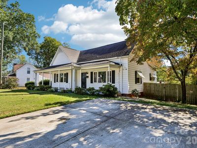 68 Meadow Ave NE