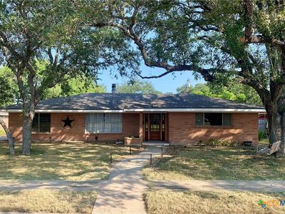 2202 E Loma Vista Ave