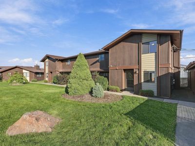 411 Clay St APT A