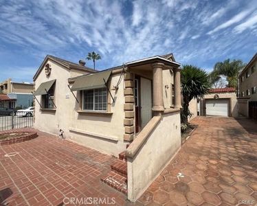 14717 Victory Blvd