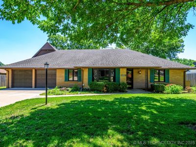 1044 Meadow Dr